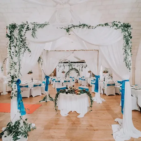 Les De L'abbaye Hotel Saintes