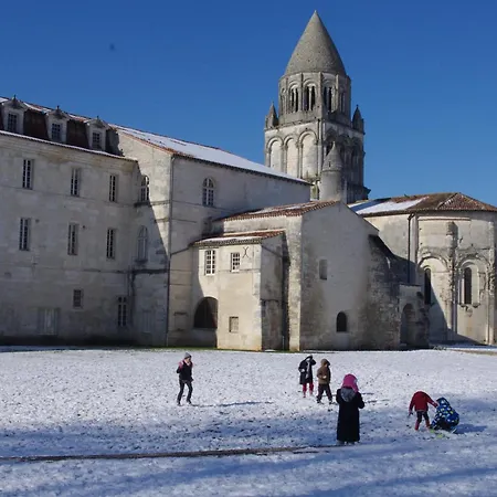 Les De L'abbaye