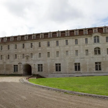 Hotel Les De L'abbaye Saintes