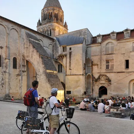 Les De L'abbaye Szálloda