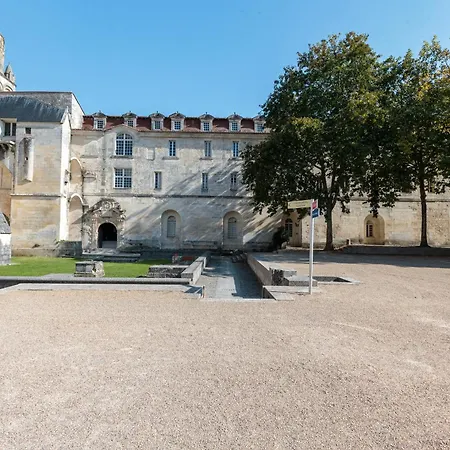 Les De L'abbaye Szálloda Saintes