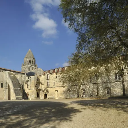 Les De L'abbaye Szálloda *