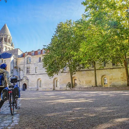 Les De L'abbaye Szálloda Saintes