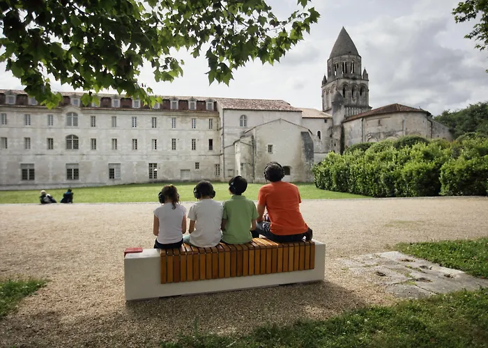 Les De L'abbaye Hotel *